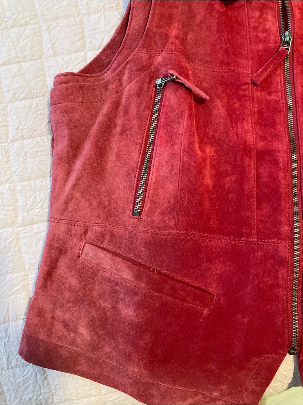 Red Suede Zip-Front Women's Vest - Picture 7 of 10
